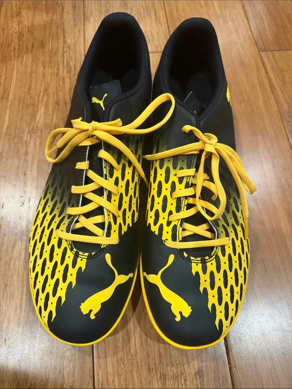 Puma Men's Black and Yellow Soccer/Training Shoes